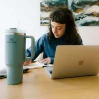 STANLEY  The Quencher H2.O FlowState™ Tumbler thermal bögre 1,18 L  zöld